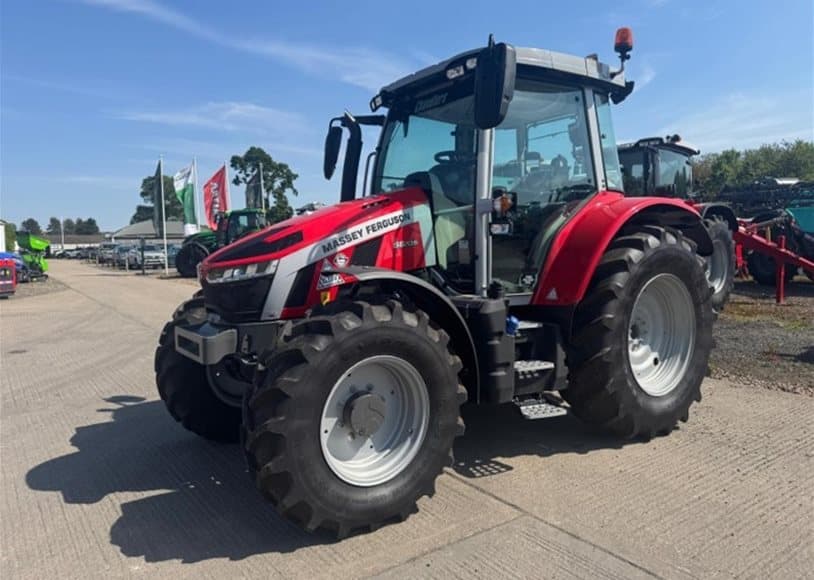 Massey Ferguson 5S.135ESD6 Tractor