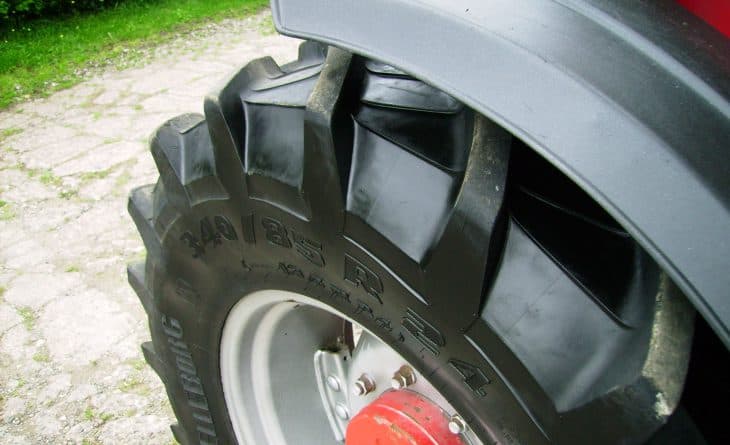 2004 McCormick CX95 4wd XtraShift, LP Cab c/w MX 80 Power Loader, 4,309 hours, 2004 SOLD